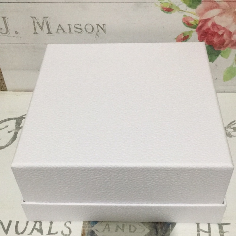 Brand New! DIOR Red White & Gold Medium Gift Box/Tissue/Envelope & Ribbon! π - Picture 8 of 12